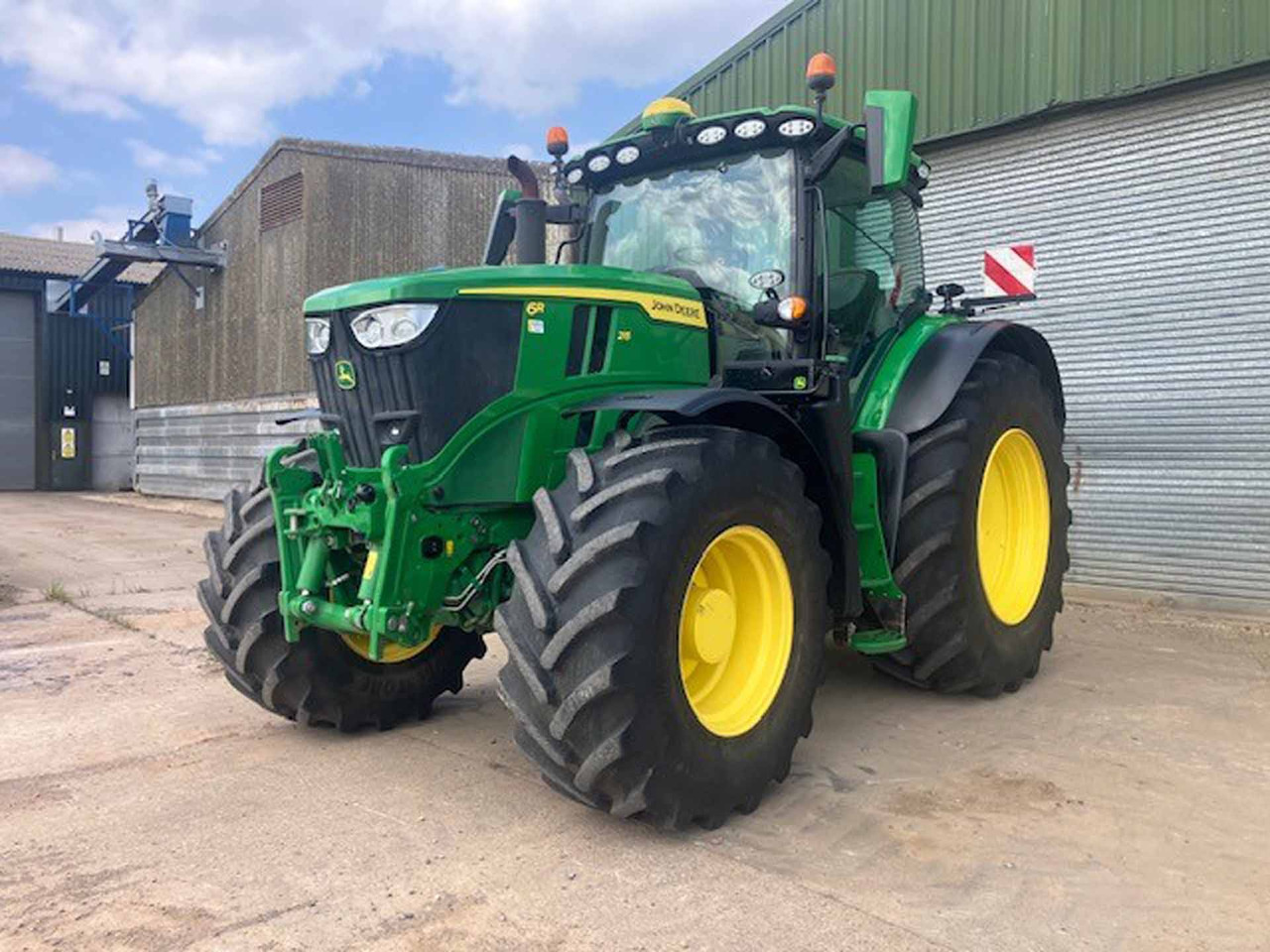 John Deere 6R 215 - Traktor: slika John Deere 6R 215 - Traktor John Deere 6R 215 - Traktor: slika John Deere 6R 215 - Traktor
