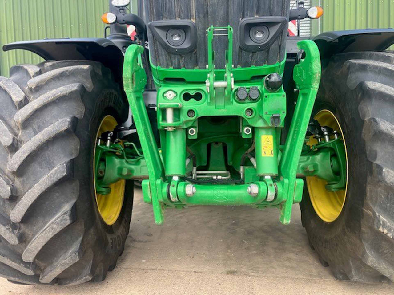 John Deere 6R 215 - Traktor: slika John Deere 6R 215 - Traktor John Deere 6R 215 - Traktor: slika John Deere 6R 215 - Traktor