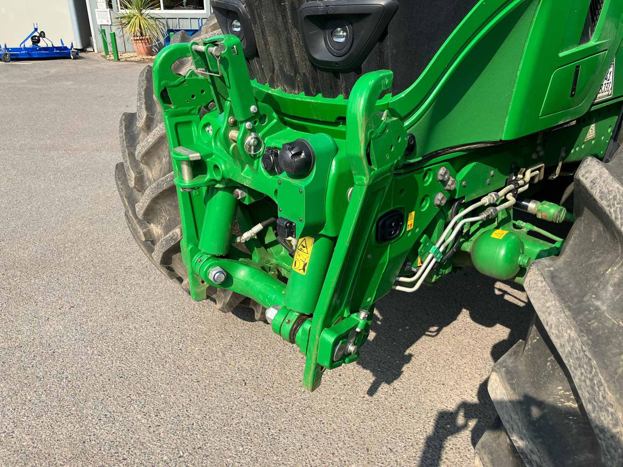 John Deere 6R 215 - Traktor: slika John Deere 6R 215 - Traktor John Deere 6R 215 - Traktor: slika John Deere 6R 215 - Traktor