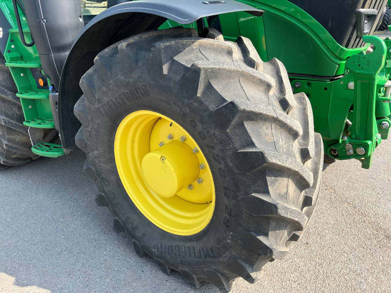 John Deere 6R 215 - Traktor: slika John Deere 6R 215 - Traktor John Deere 6R 215 - Traktor: slika John Deere 6R 215 - Traktor