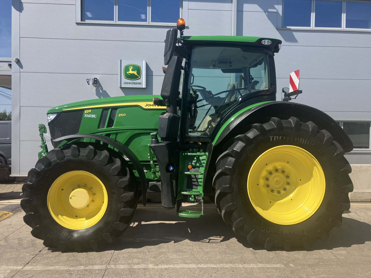 John Deere 6R 250 - Traktor: slika John Deere 6R 250 - Traktor John Deere 6R 250 - Traktor: slika John Deere 6R 250 - Traktor