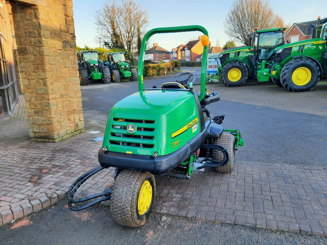John Deere 7200 utility triple mower - Vrtna kosilica: slika John Deere 7200 utility triple mower - Vrtna kosilica John Deere 7200 utility triple mower - Vrtna kosilica: slika John Deere 7200 utility triple mower - Vrtna kosilica