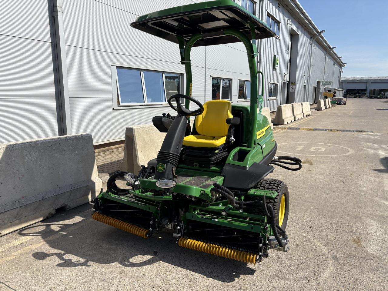 John Deere 7200A Trim & Surrounds mower - Vrtna kosilica: slika John Deere 7200A Trim & Surrounds mower - Vrtna kosilica John Deere 7200A Trim & Surrounds mower - Vrtna kosilica: slika John Deere 7200A Trim & Surrounds mower - Vrtna kosilica