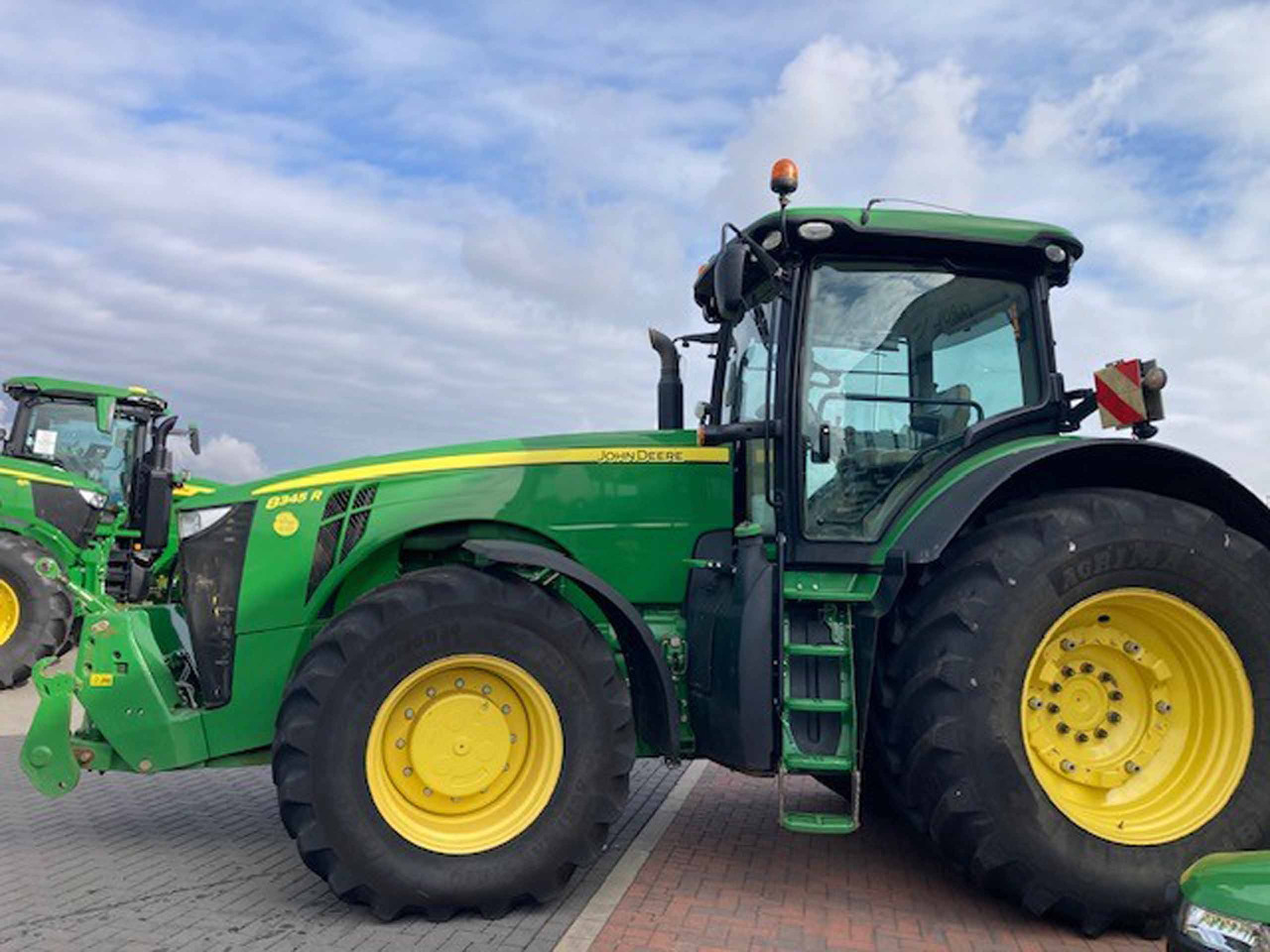 John Deere 8345R - Traktor: slika John Deere 8345R - Traktor John Deere 8345R - Traktor: slika John Deere 8345R - Traktor