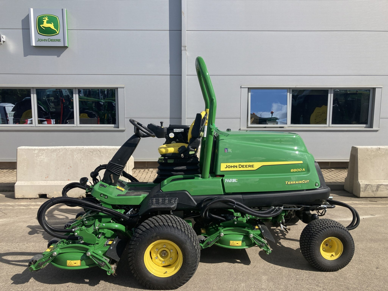 John Deere 8800A 5 pod rotary mower - Vrtna kosilica: slika John Deere 8800A 5 pod rotary mower - Vrtna kosilica John Deere 8800A 5 pod rotary mower - Vrtna kosilica: slika John Deere 8800A 5 pod rotary mower - Vrtna kosilica