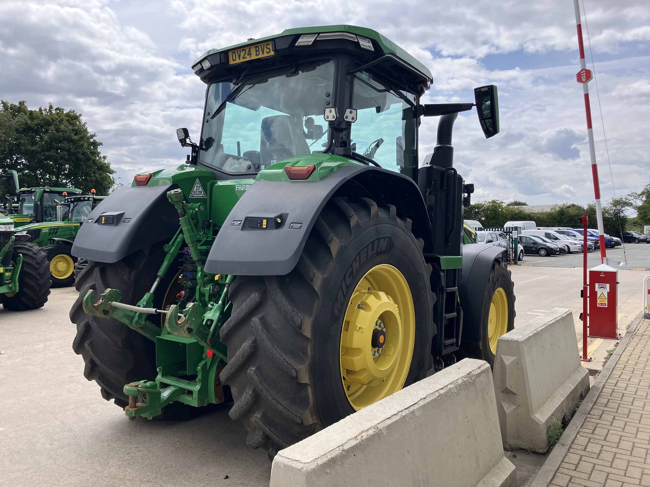John Deere 8R 370 - Traktor: slika John Deere 8R 370 - Traktor John Deere 8R 370 - Traktor: slika John Deere 8R 370 - Traktor