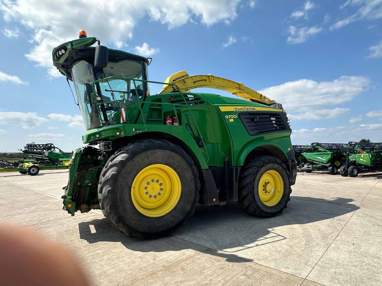John Deere 9700i - Silažni kombajn: slika John Deere 9700i - Silažni kombajn John Deere 9700i - Silažni kombajn: slika John Deere 9700i - Silažni kombajn