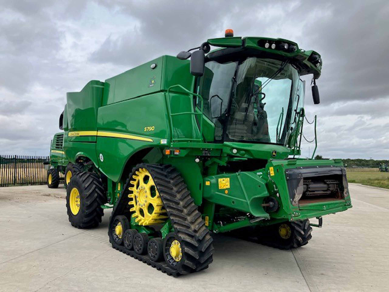 John Deere S790 - Kombajn za žetvu: slika John Deere S790 - Kombajn za žetvu John Deere S790 - Kombajn za žetvu: slika John Deere S790 - Kombajn za žetvu