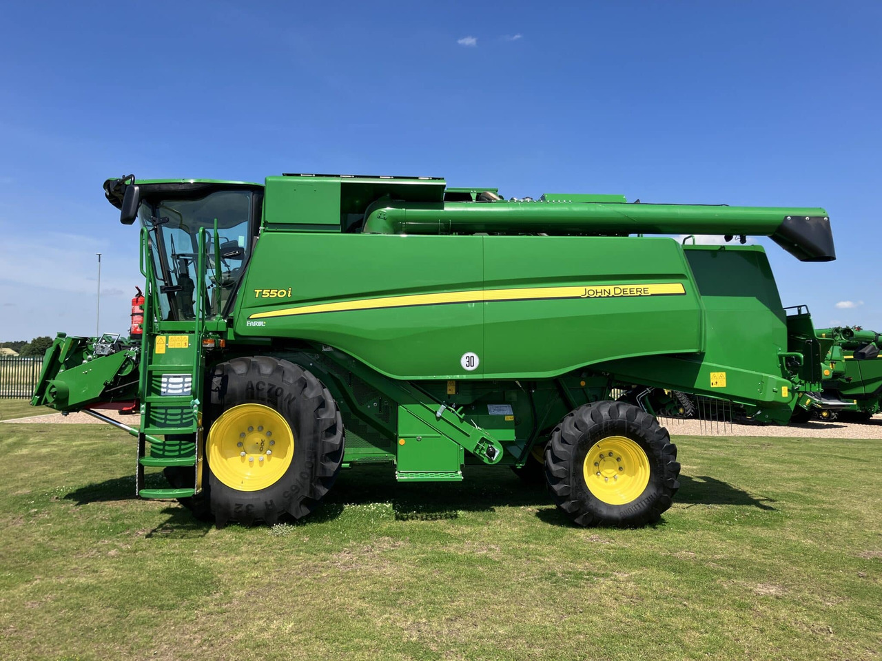 John Deere T550i - Kombajn za žetvu: slika John Deere T550i - Kombajn za žetvu John Deere T550i - Kombajn za žetvu: slika John Deere T550i - Kombajn za žetvu