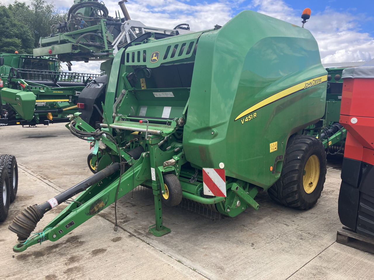 John Deere V451R - Oprema za prevrtanje sijena: slika John Deere V451R - Oprema za prevrtanje sijena John Deere V451R - Oprema za prevrtanje sijena: slika John Deere V451R - Oprema za prevrtanje sijena