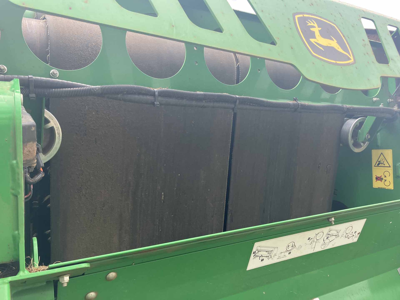 John Deere V451R - Oprema za prevrtanje sijena: slika John Deere V451R - Oprema za prevrtanje sijena John Deere V451R - Oprema za prevrtanje sijena: slika John Deere V451R - Oprema za prevrtanje sijena