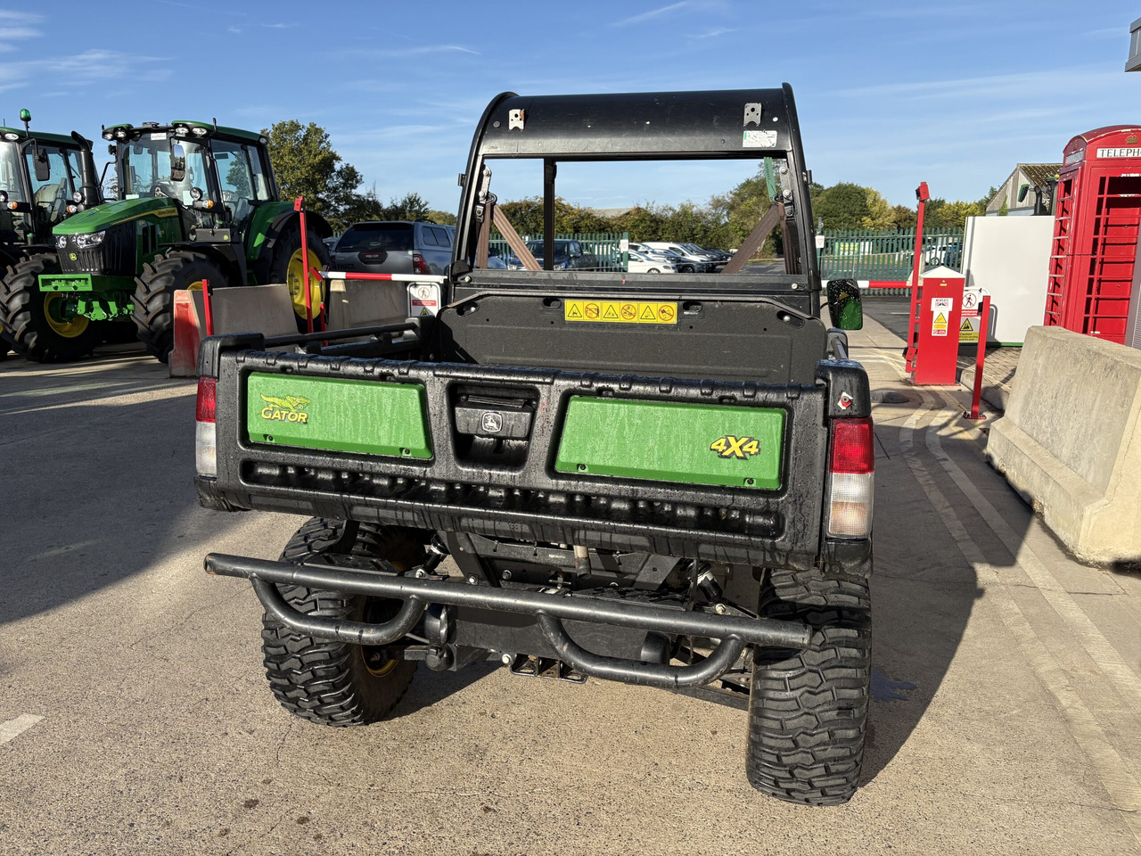 John Deere XUV855M Gator - ATV/ Quad vozilo: slika John Deere XUV855M Gator - ATV/ Quad vozilo John Deere XUV855M Gator - ATV/ Quad vozilo: slika John Deere XUV855M Gator - ATV/ Quad vozilo