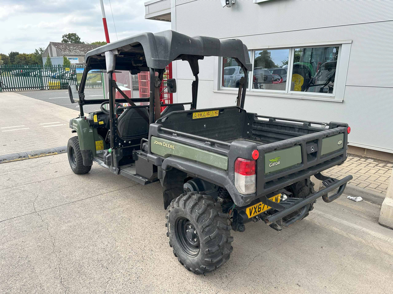 John Deere XUV855M S4 Gator - ATV/ Quad vozilo: slika John Deere XUV855M S4 Gator - ATV/ Quad vozilo John Deere XUV855M S4 Gator - ATV/ Quad vozilo: slika John Deere XUV855M S4 Gator - ATV/ Quad vozilo