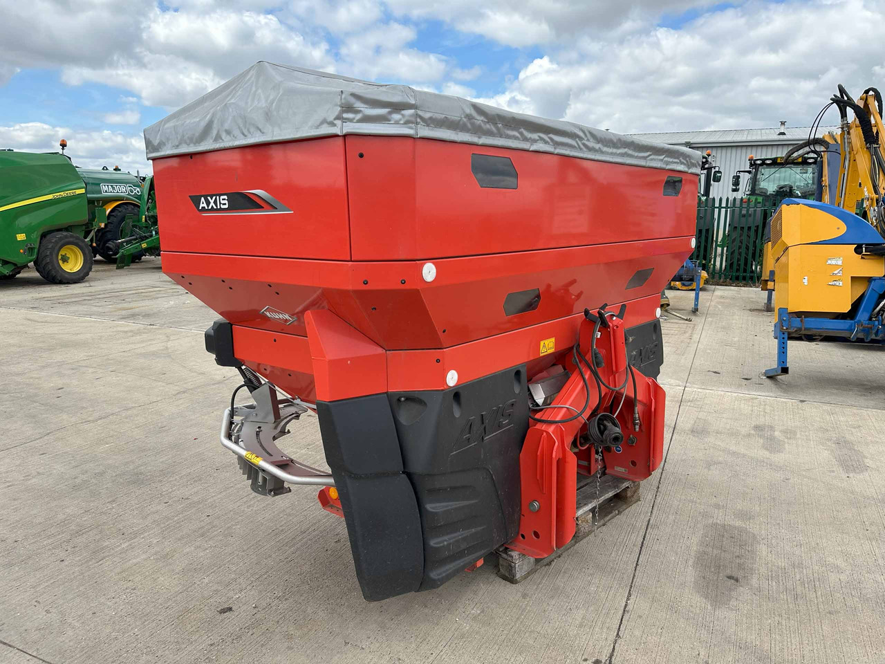 Kuhn Axis 50.2 M-EMC-W - Rasipač gnojiva: slika Kuhn Axis 50.2 M-EMC-W - Rasipač gnojiva Kuhn Axis 50.2 M-EMC-W - Rasipač gnojiva: slika Kuhn Axis 50.2 M-EMC-W - Rasipač gnojiva