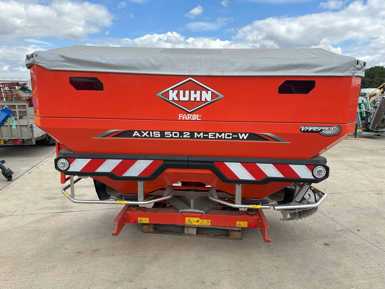 Kuhn Axis 50.2 M-EMC-W - Rasipač gnojiva: slika Kuhn Axis 50.2 M-EMC-W - Rasipač gnojiva Kuhn Axis 50.2 M-EMC-W - Rasipač gnojiva: slika Kuhn Axis 50.2 M-EMC-W - Rasipač gnojiva