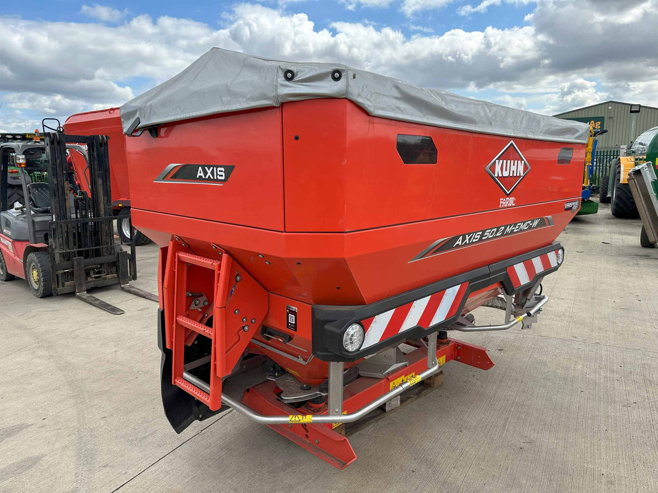 Kuhn Axis 50.2 M-EMC-W - Rasipač gnojiva: slika Kuhn Axis 50.2 M-EMC-W - Rasipač gnojiva Kuhn Axis 50.2 M-EMC-W - Rasipač gnojiva: slika Kuhn Axis 50.2 M-EMC-W - Rasipač gnojiva