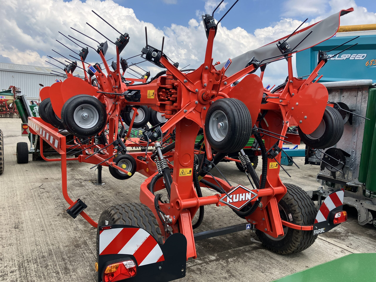 Kuhn GF13003 - Oprema za prevrtanje sijena: slika Kuhn GF13003 - Oprema za prevrtanje sijena Kuhn GF13003 - Oprema za prevrtanje sijena: slika Kuhn GF13003 - Oprema za prevrtanje sijena
