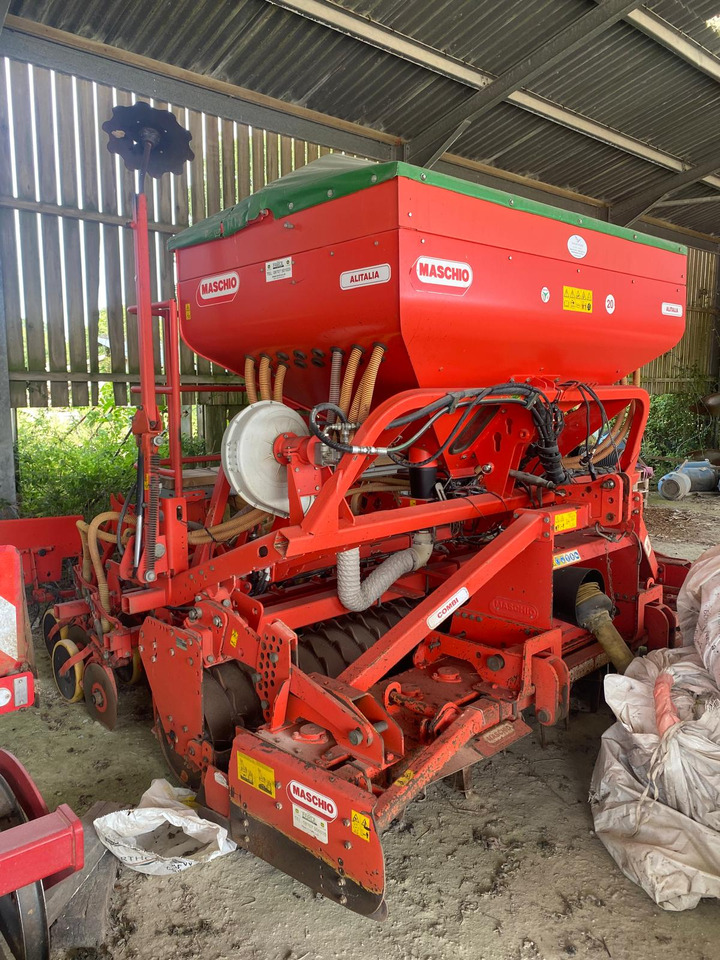 Maschio Alitalia 3mtr drill with 3mtr Power Harrow - Kombajn i sijačica: slika Maschio Alitalia 3mtr drill with 3mtr Power Harrow - Kombajn i sijačica Maschio Alitalia 3mtr drill with 3mtr Power Harrow - Kombajn i sijačica: slika Maschio Alitalia 3mtr drill with 3mtr Power Harrow - Kombajn i sijačica