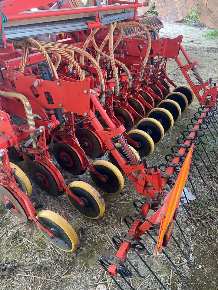 Maschio Alitalia 3mtr drill with 3mtr Power Harrow - Kombajn i sijačica: slika Maschio Alitalia 3mtr drill with 3mtr Power Harrow - Kombajn i sijačica Maschio Alitalia 3mtr drill with 3mtr Power Harrow - Kombajn i sijačica: slika Maschio Alitalia 3mtr drill with 3mtr Power Harrow - Kombajn i sijačica