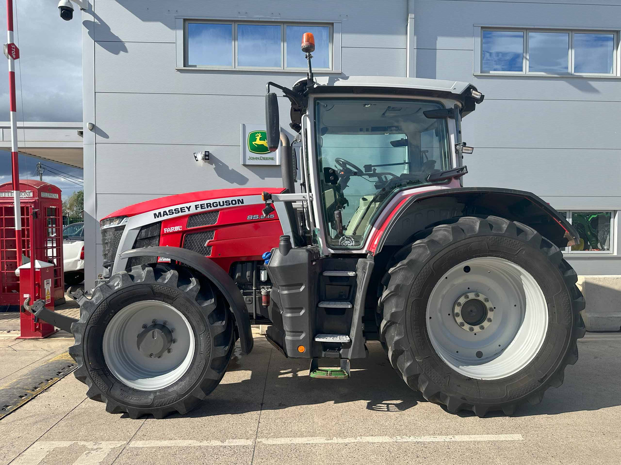 Massey Ferguson 8S.245 Dyna 6 - Traktor: slika Massey Ferguson 8S.245 Dyna 6 - Traktor Massey Ferguson 8S.245 Dyna 6 - Traktor: slika Massey Ferguson 8S.245 Dyna 6 - Traktor