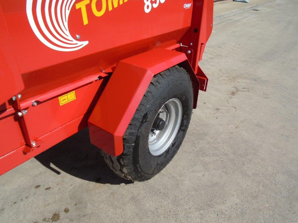 Teagle 8500SC Tomahawk - Vagon-miješalica za krmivo: slika Teagle 8500SC Tomahawk - Vagon-miješalica za krmivo Teagle 8500SC Tomahawk - Vagon-miješalica za krmivo: slika Teagle 8500SC Tomahawk - Vagon-miješalica za krmivo