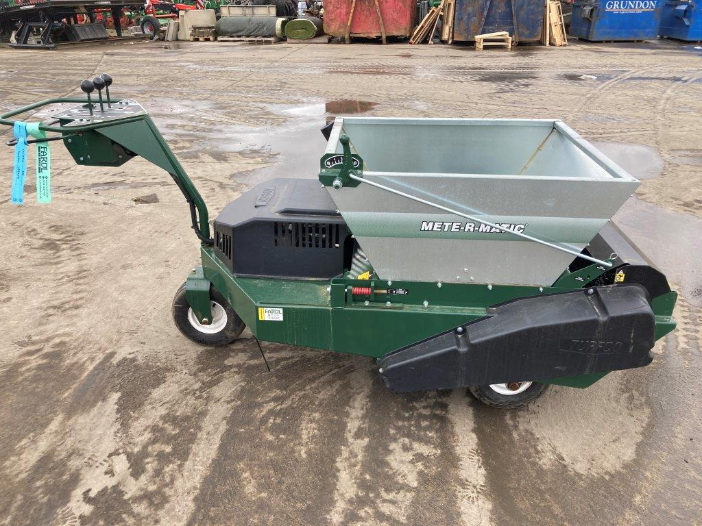 Turfco F15B Mete-R-Matic topdresser - Oprema za vrt: slika Turfco F15B Mete-R-Matic topdresser - Oprema za vrt Turfco F15B Mete-R-Matic topdresser - Oprema za vrt: slika Turfco F15B Mete-R-Matic topdresser - Oprema za vrt