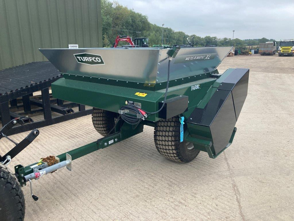 Turfco METE-R-MATIC XL Top Dresser - Oprema za vrt: slika Turfco METE-R-MATIC XL Top Dresser - Oprema za vrt Turfco METE-R-MATIC XL Top Dresser - Oprema za vrt: slika Turfco METE-R-MATIC XL Top Dresser - Oprema za vrt