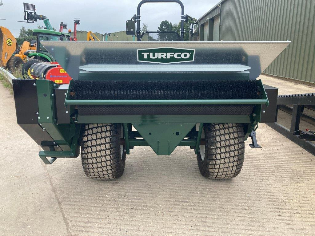 Turfco METE-R-MATIC XL Top Dresser - Oprema za vrt: slika Turfco METE-R-MATIC XL Top Dresser - Oprema za vrt Turfco METE-R-MATIC XL Top Dresser - Oprema za vrt: slika Turfco METE-R-MATIC XL Top Dresser - Oprema za vrt