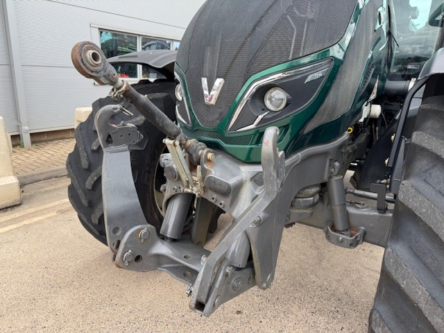 VALTRA T214 - Traktor: slika VALTRA T214 - Traktor VALTRA T214 - Traktor: slika VALTRA T214 - Traktor