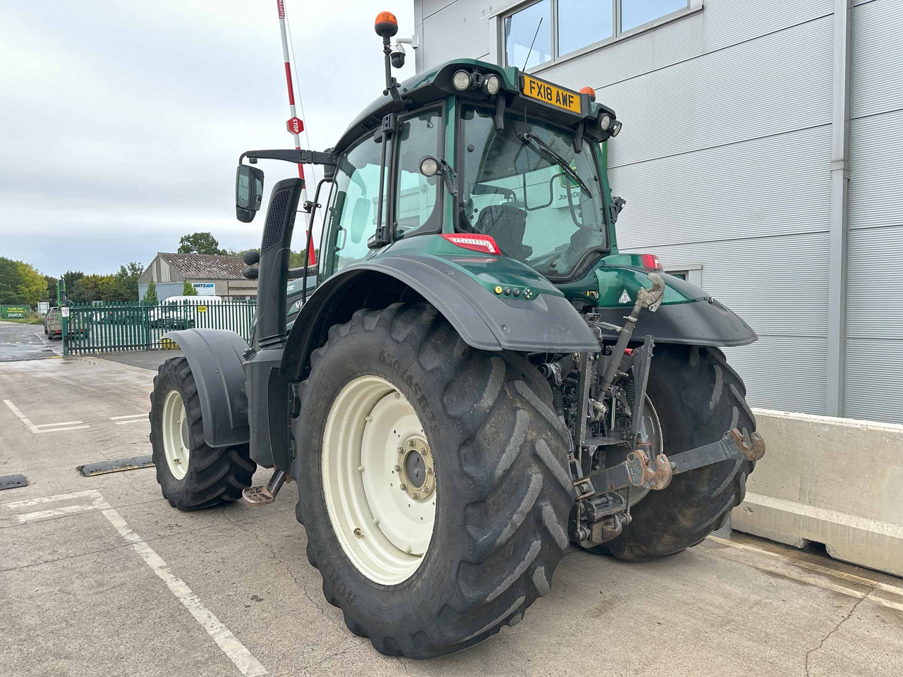 Valtra T174EV - Traktor: slika Valtra T174EV - Traktor Valtra T174EV - Traktor: slika Valtra T174EV - Traktor