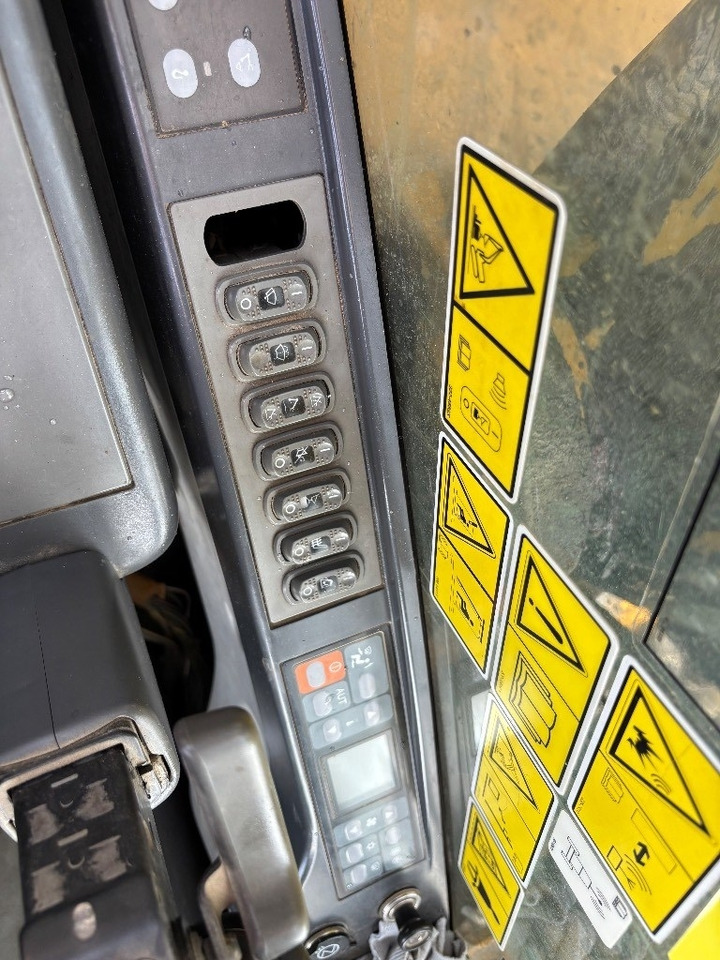 Bager gusjeničar CAT 323 D LN: slika Bager gusjeničar CAT 323 D LN