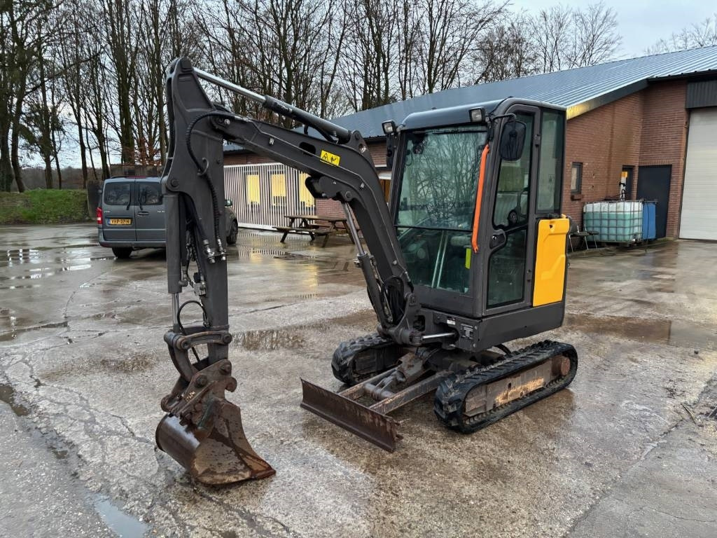 Volvo EC 20 E - Mini bager: slika Volvo EC 20 E - Mini bager Volvo EC 20 E - Mini bager: slika Volvo EC 20 E - Mini bager