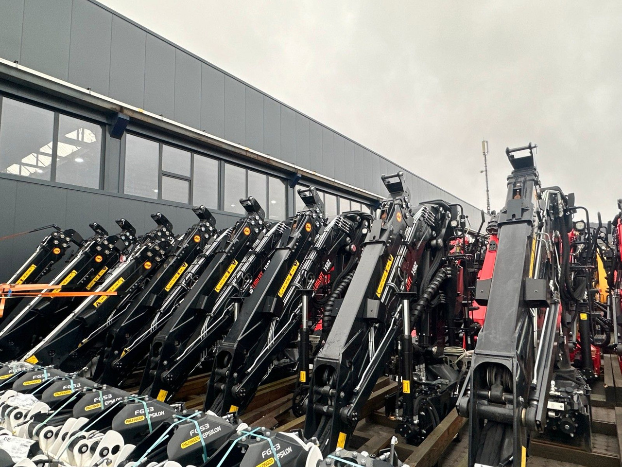 Hiab LogLift 150 Z - Kamion šumar, Kamion s kranom: slika Hiab LogLift 150 Z - Kamion šumar, Kamion s kranom Hiab LogLift 150 Z - Kamion šumar, Kamion s kranom: slika Hiab LogLift 150 Z - Kamion šumar, Kamion s kranom