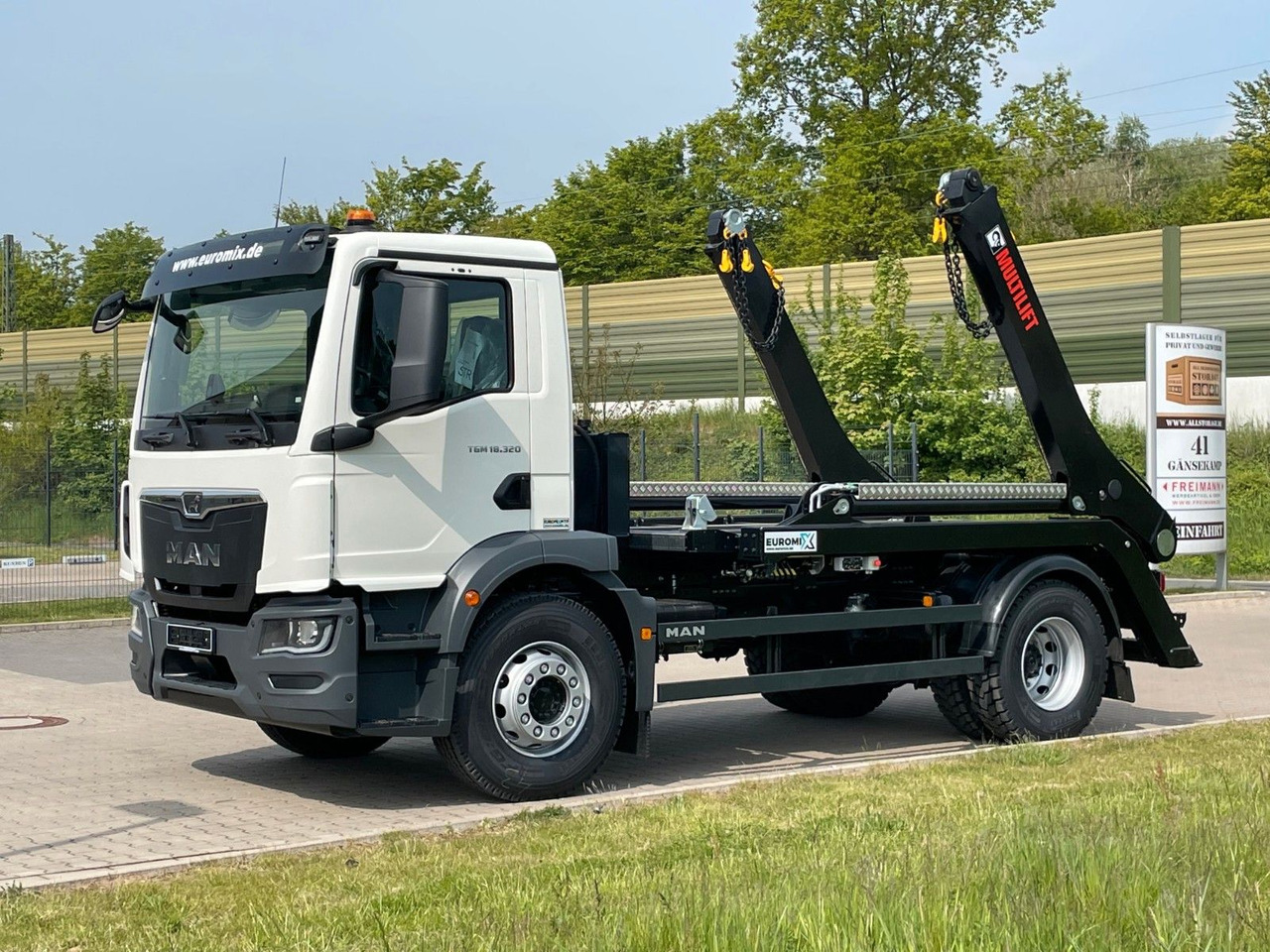 MAN TGM 18.320 4x2 Euro 6e Hiab Multilift Futura 12 - Kiper, Kamion s kranom: slika MAN TGM 18.320 4x2 Euro 6e Hiab Multilift Futura 12 - Kiper, Kamion s kranom MAN TGM 18.320 4x2 Euro 6e Hiab Multilift Futura 12 - Kiper, Kamion s kranom: slika MAN TGM 18.320 4x2 Euro 6e Hiab Multilift Futura 12 - Kiper, Kamion s kranom