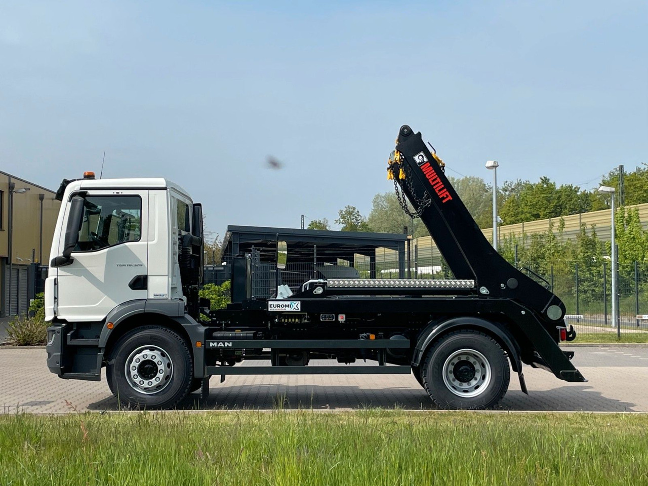 MAN TGM 18.320 4x2 Euro 6e Hiab Multilift Futura 12 - Kiper, Kamion s kranom: slika MAN TGM 18.320 4x2 Euro 6e Hiab Multilift Futura 12 - Kiper, Kamion s kranom MAN TGM 18.320 4x2 Euro 6e Hiab Multilift Futura 12 - Kiper, Kamion s kranom: slika MAN TGM 18.320 4x2 Euro 6e Hiab Multilift Futura 12 - Kiper, Kamion s kranom