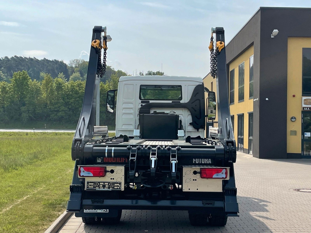 MAN TGM 18.320 4x2 Euro 6e Hiab Multilift Futura 12 - Kiper, Kamion s kranom: slika MAN TGM 18.320 4x2 Euro 6e Hiab Multilift Futura 12 - Kiper, Kamion s kranom MAN TGM 18.320 4x2 Euro 6e Hiab Multilift Futura 12 - Kiper, Kamion s kranom: slika MAN TGM 18.320 4x2 Euro 6e Hiab Multilift Futura 12 - Kiper, Kamion s kranom
