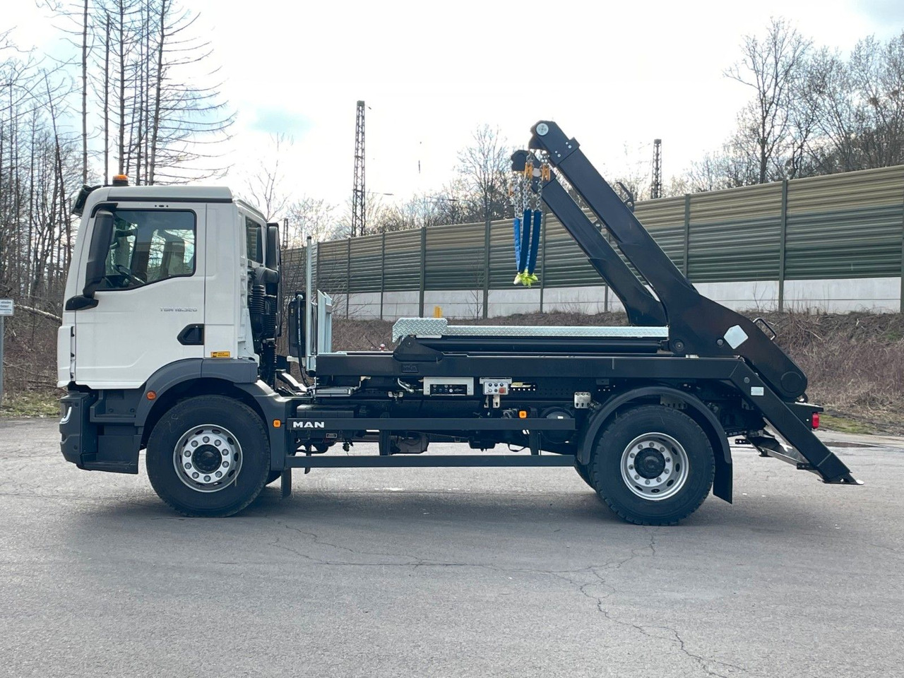 MAN TGM 18.320 4x2 Euro 6e Hyva Absetzkipper - Kiper, Kamion s kranom: slika MAN TGM 18.320 4x2 Euro 6e Hyva Absetzkipper - Kiper, Kamion s kranom MAN TGM 18.320 4x2 Euro 6e Hyva Absetzkipper - Kiper, Kamion s kranom: slika MAN TGM 18.320 4x2 Euro 6e Hyva Absetzkipper - Kiper, Kamion s kranom