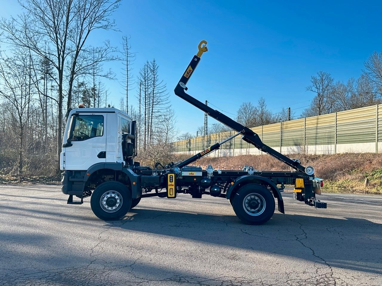 MAN TGM 18.320 4x4 Euro 6e Hyva 12-45 - Kamion s kukastom dizalicom, Kamion s kranom: slika MAN TGM 18.320 4x4 Euro 6e Hyva 12-45 - Kamion s kukastom dizalicom, Kamion s kranom MAN TGM 18.320 4x4 Euro 6e Hyva 12-45 - Kamion s kukastom dizalicom, Kamion s kranom: slika MAN TGM 18.320 4x4 Euro 6e Hyva 12-45 - Kamion s kukastom dizalicom, Kamion s kranom