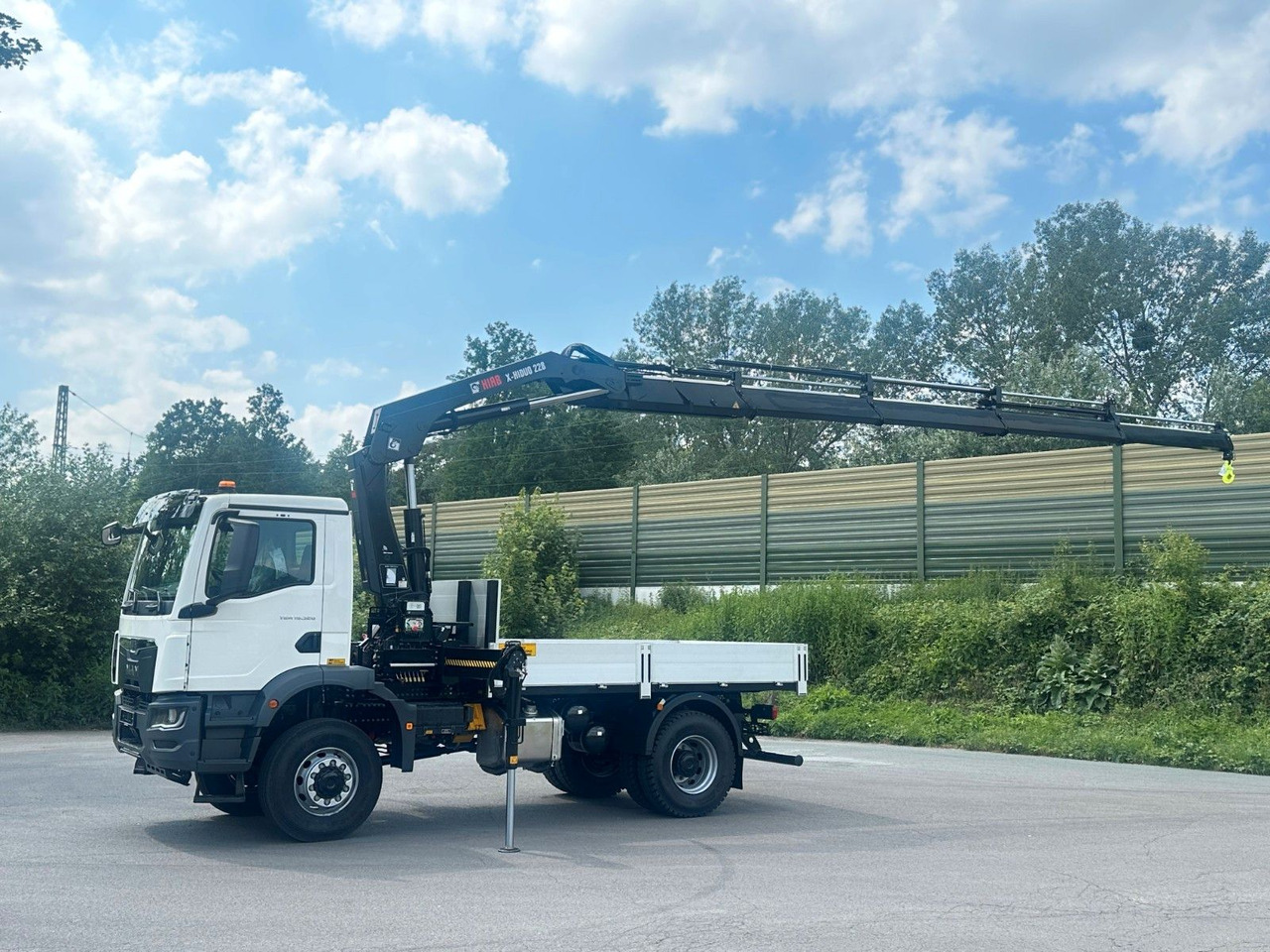 MAN TGM 18.320 4x4 Euro 6e Pritsche Hiab 228-4 Kran - Kamion s kranom: slika MAN TGM 18.320 4x4 Euro 6e Pritsche Hiab 228-4 Kran - Kamion s kranom MAN TGM 18.320 4x4 Euro 6e Pritsche Hiab 228-4 Kran - Kamion s kranom: slika MAN TGM 18.320 4x4 Euro 6e Pritsche Hiab 228-4 Kran - Kamion s kranom