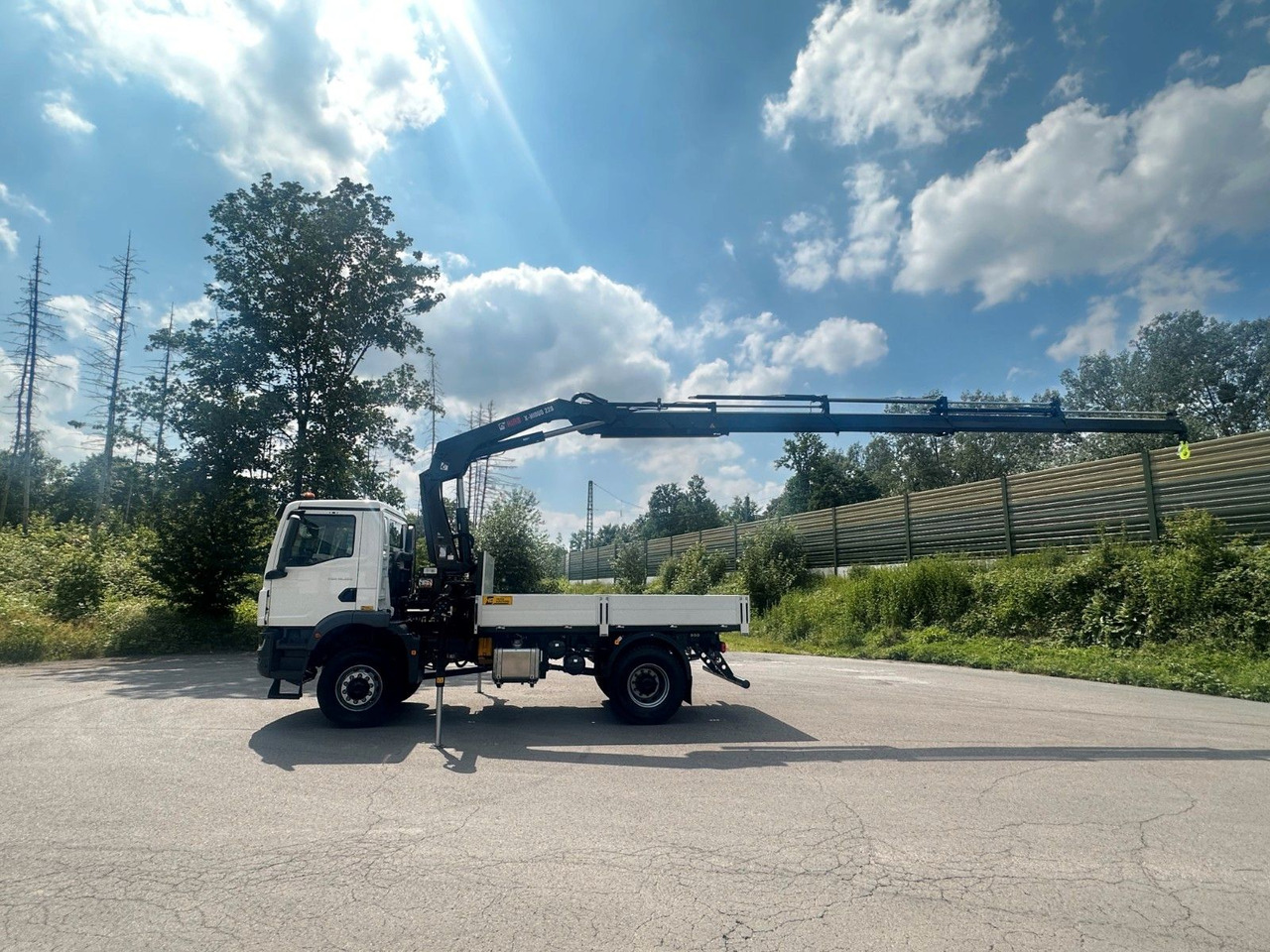 MAN TGM 18.320 4x4 Euro 6e Pritsche Hiab 228-4 Kran - Kamion s kranom: slika MAN TGM 18.320 4x4 Euro 6e Pritsche Hiab 228-4 Kran - Kamion s kranom MAN TGM 18.320 4x4 Euro 6e Pritsche Hiab 228-4 Kran - Kamion s kranom: slika MAN TGM 18.320 4x4 Euro 6e Pritsche Hiab 228-4 Kran - Kamion s kranom