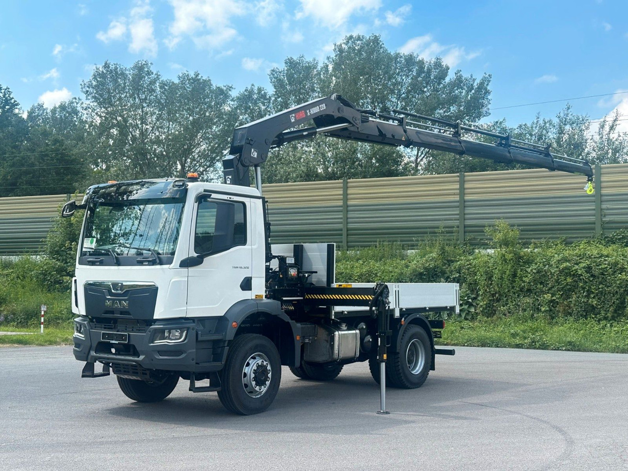 MAN TGM 18.320 4x4 Euro 6e Pritsche Hiab 228-4 Kran - Kamion s otvorenim sandukom, Kamion s kranom: slika MAN TGM 18.320 4x4 Euro 6e Pritsche Hiab 228-4 Kran - Kamion s otvorenim sandukom, Kamion s kranom MAN TGM 18.320 4x4 Euro 6e Pritsche Hiab 228-4 Kran - Kamion s otvorenim sandukom, Kamion s kranom: slika MAN TGM 18.320 4x4 Euro 6e Pritsche Hiab 228-4 Kran - Kamion s otvorenim sandukom, Kamion s kranom