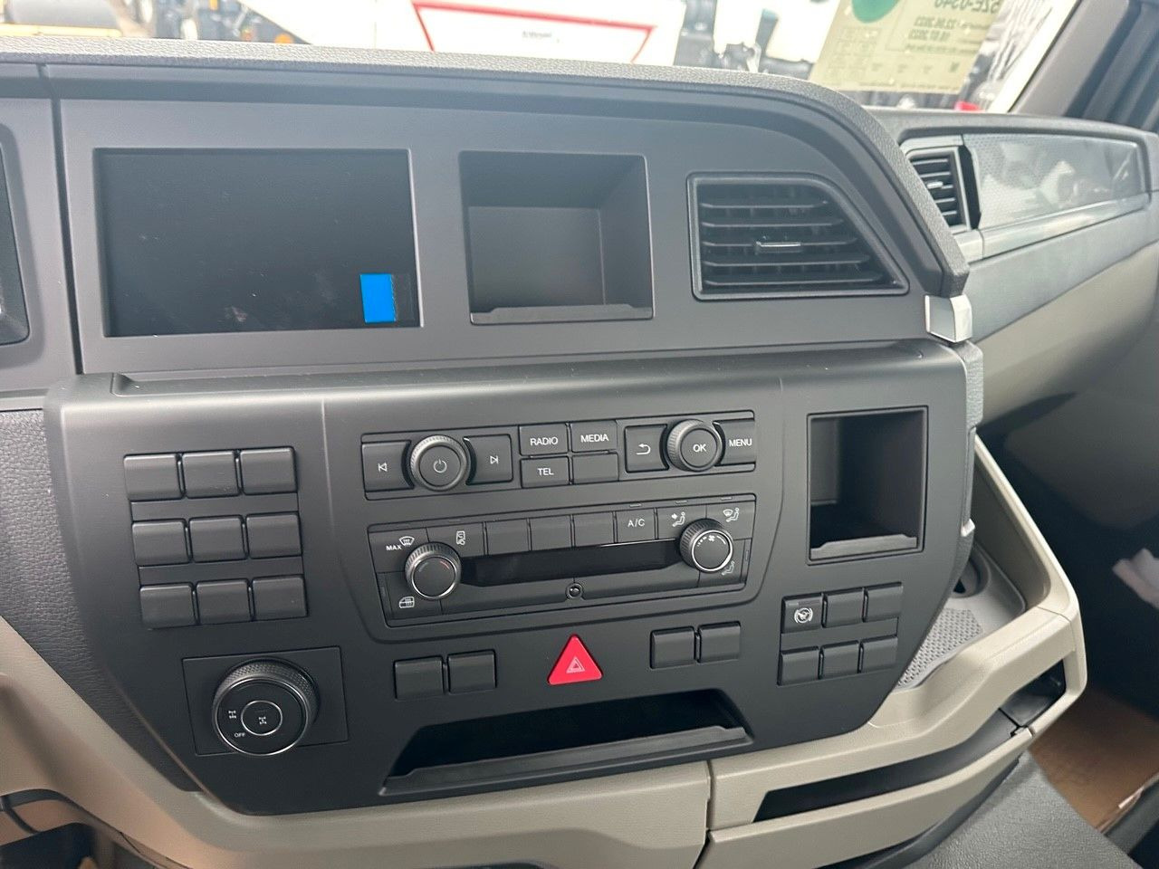 MAN TGS 18.400 4x4 Euro 6e Hyva Absetzkipper - Kiper, Kamion s kranom: slika MAN TGS 18.400 4x4 Euro 6e Hyva Absetzkipper - Kiper, Kamion s kranom MAN TGS 18.400 4x4 Euro 6e Hyva Absetzkipper - Kiper, Kamion s kranom: slika MAN TGS 18.400 4x4 Euro 6e Hyva Absetzkipper - Kiper, Kamion s kranom