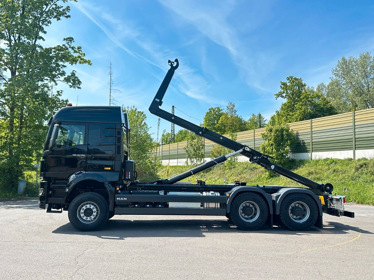 MAN TGS 33.520 6X4 Euro6e Abrollkipper MULTILIFT - Kamion s kukastom dizalicom, Kamion s kranom: slika MAN TGS 33.520 6X4 Euro6e Abrollkipper MULTILIFT - Kamion s kukastom dizalicom, Kamion s kranom MAN TGS 33.520 6X4 Euro6e Abrollkipper MULTILIFT - Kamion s kukastom dizalicom, Kamion s kranom: slika MAN TGS 33.520 6X4 Euro6e Abrollkipper MULTILIFT - Kamion s kukastom dizalicom, Kamion s kranom