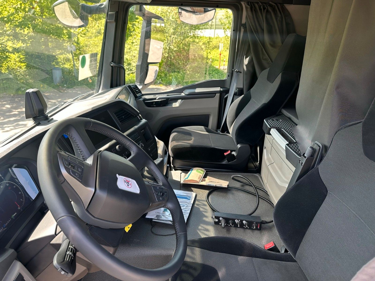 Kamion s kukastom dizalicom, Kamion s kranom MAN TGS 33.520 6X4  Euro6e Abrollkipper MULTILIFT: slika Kamion s kukastom dizalicom, Kamion s kranom MAN TGS 33.520 6X4  Euro6e Abrollkipper MULTILIFT