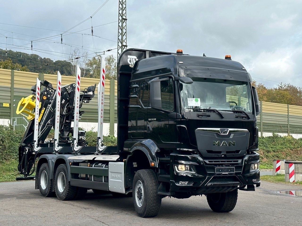 MAN TGS 33.520 6X6 Euro6e LogLift 165 Z - Kamion šumar, Kamion s kranom: slika MAN TGS 33.520 6X6 Euro6e LogLift 165 Z - Kamion šumar, Kamion s kranom MAN TGS 33.520 6X6 Euro6e LogLift 165 Z - Kamion šumar, Kamion s kranom: slika MAN TGS 33.520 6X6 Euro6e LogLift 165 Z - Kamion šumar, Kamion s kranom