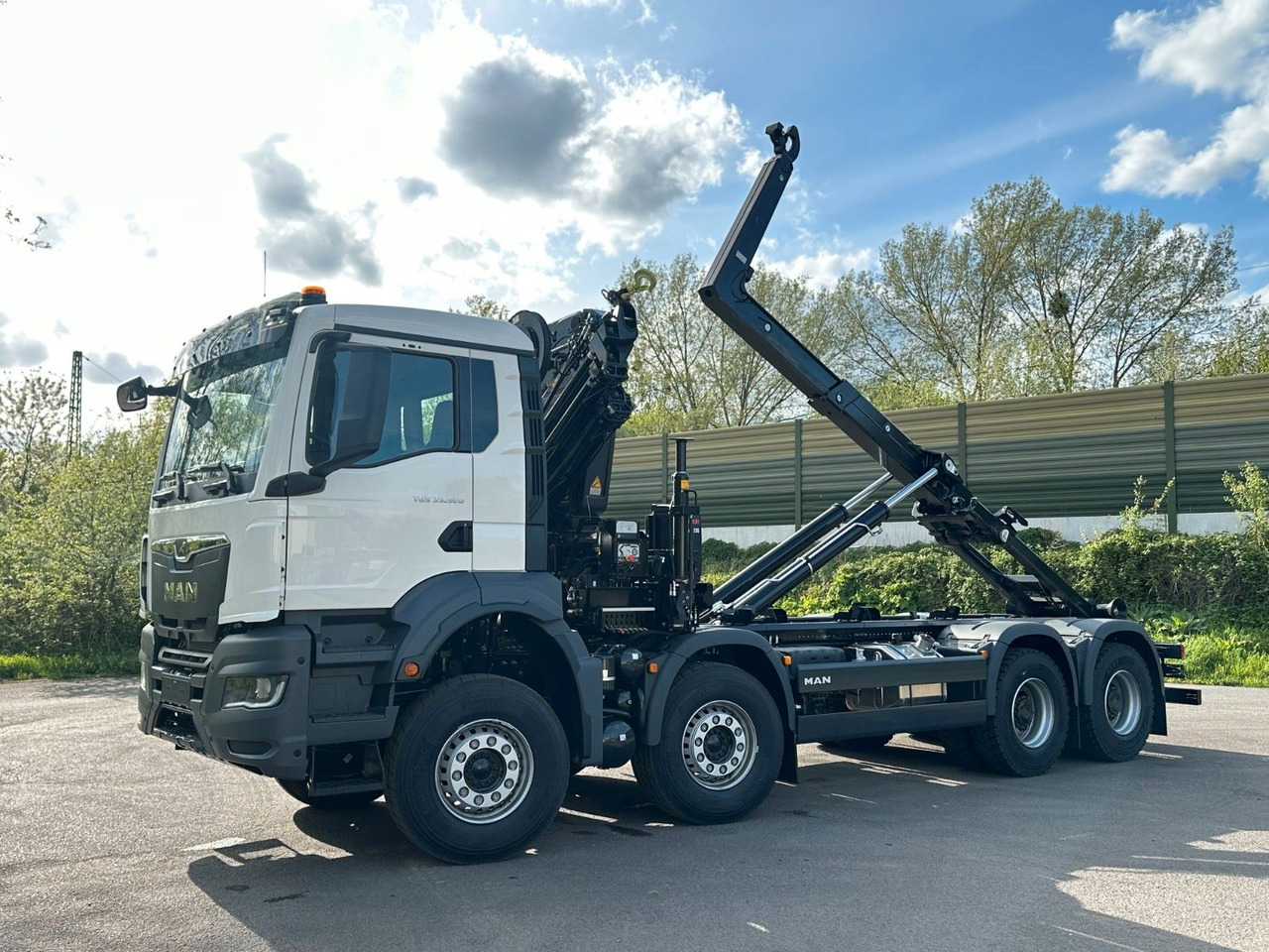 Kamion s kukastom dizalicom, Kamion s kranom MAN TGS 35.520 8x4  Abrollkipper + Kran HIAB 228-6: slika Kamion s kukastom dizalicom, Kamion s kranom MAN TGS 35.520 8x4  Abrollkipper + Kran HIAB 228-6