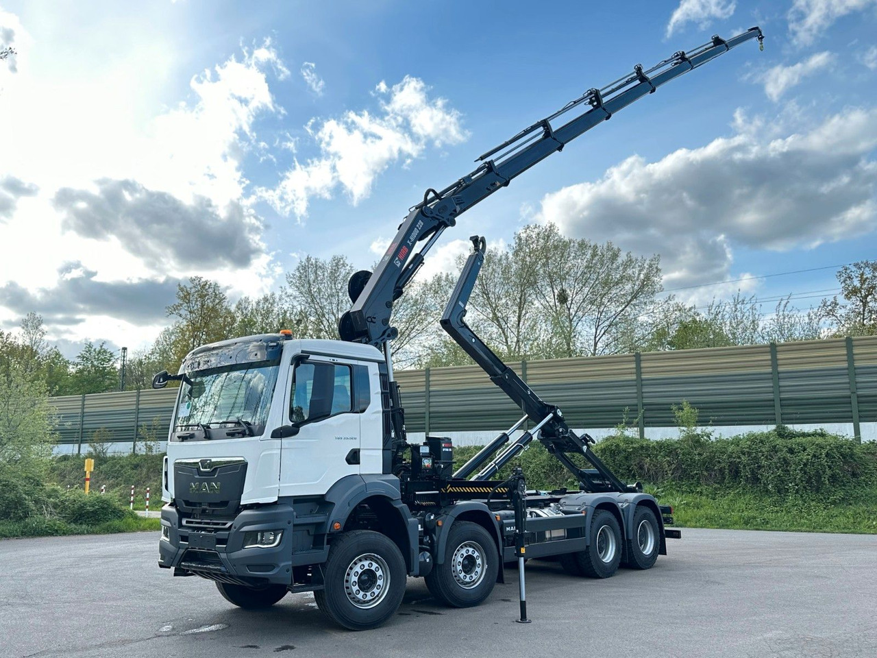 Kamion s kukastom dizalicom, Kamion s kranom MAN TGS 35.520 8x4  Abrollkipper + Kran HIAB 228-6: slika Kamion s kukastom dizalicom, Kamion s kranom MAN TGS 35.520 8x4  Abrollkipper + Kran HIAB 228-6
