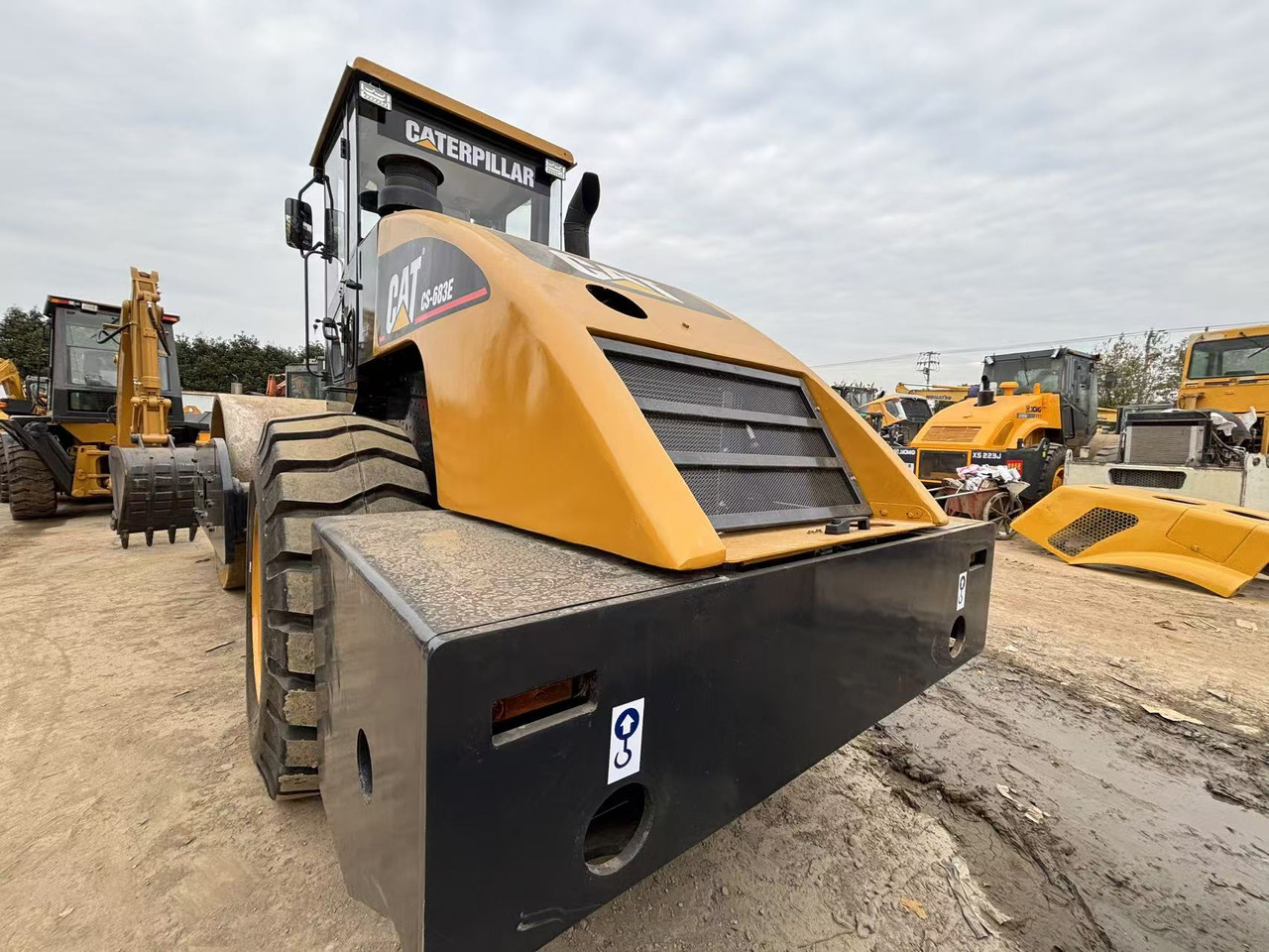 CATERPILLAR CS683E - Valjak: slika CATERPILLAR CS683E - Valjak CATERPILLAR CS683E - Valjak: slika CATERPILLAR CS683E - Valjak