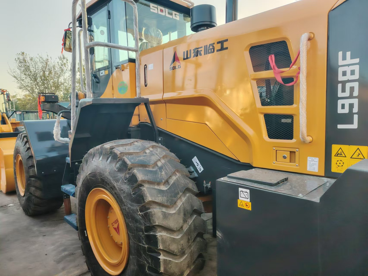 CATERPILLAR LG958F - Utovarivač na kotačima: slika CATERPILLAR LG958F - Utovarivač na kotačima CATERPILLAR LG958F - Utovarivač na kotačima: slika CATERPILLAR LG958F - Utovarivač na kotačima