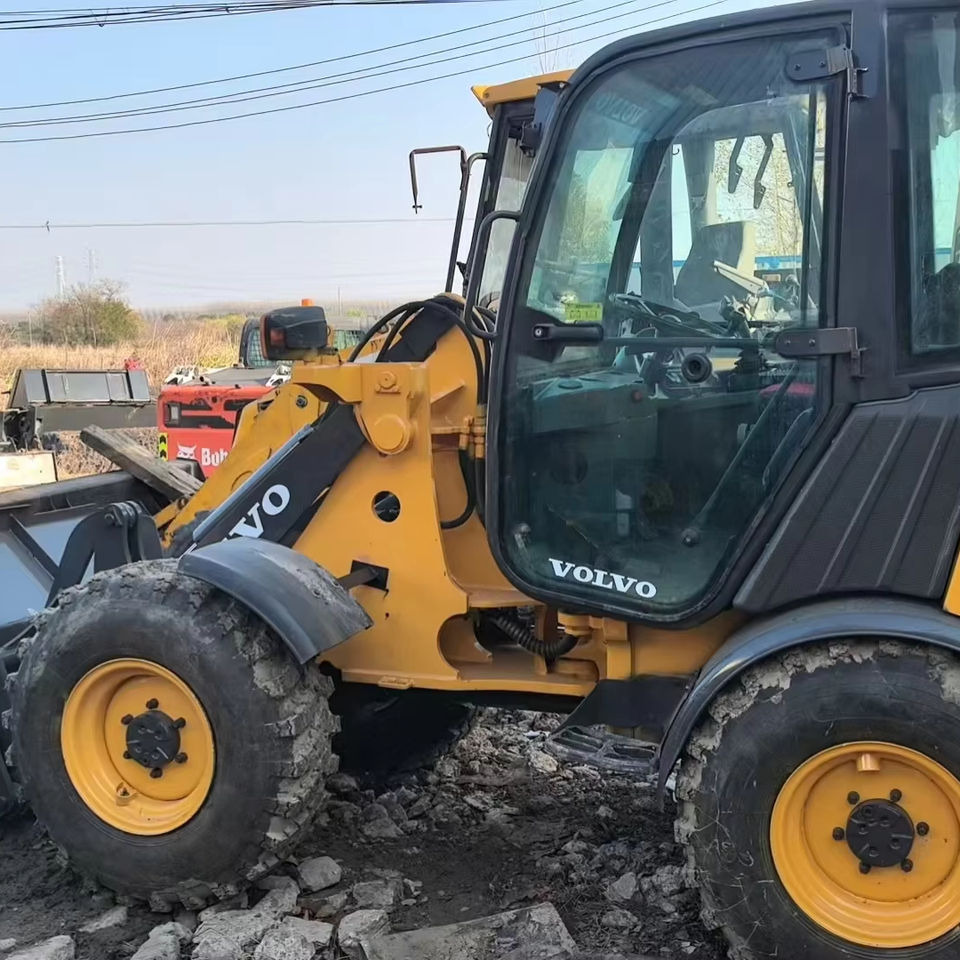Preferential Price Used Volvo L20F Small Skid Steer Loader Secondhand VOLVO L20f Mini Wheel Loader in Good Condition for Sale - Utovarivač na kotačima: slika Preferential Price Used Volvo L20F Small Skid Steer Loader Secondhand VOLVO L20f Mini Wheel Loader in Good Condition for Sale - Utovarivač na kotačima Preferential Price Used Volvo L20F Small Skid Steer Loader Secondhand VOLVO L20f Mini Wheel Loader in Good Condition for Sale - Utovarivač na kotačima: slika Preferential Price Used Volvo L20F Small Skid Steer Loader Secondhand VOLVO L20f Mini Wheel Loader in Good Condition for Sale - Utovarivač na kotačima